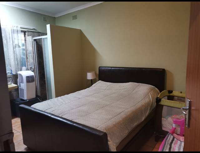 6 BEDROOM HOUSE FOR SALE IN OOS EINDE